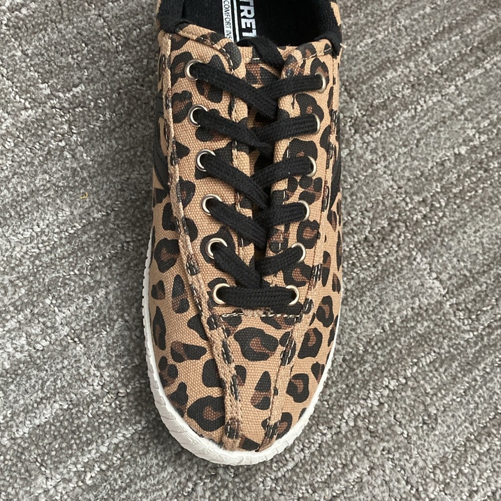 Tretorn ‘Nylite' Sneaker Leopard Print with Black Shoelaces - Picture 5 of 10